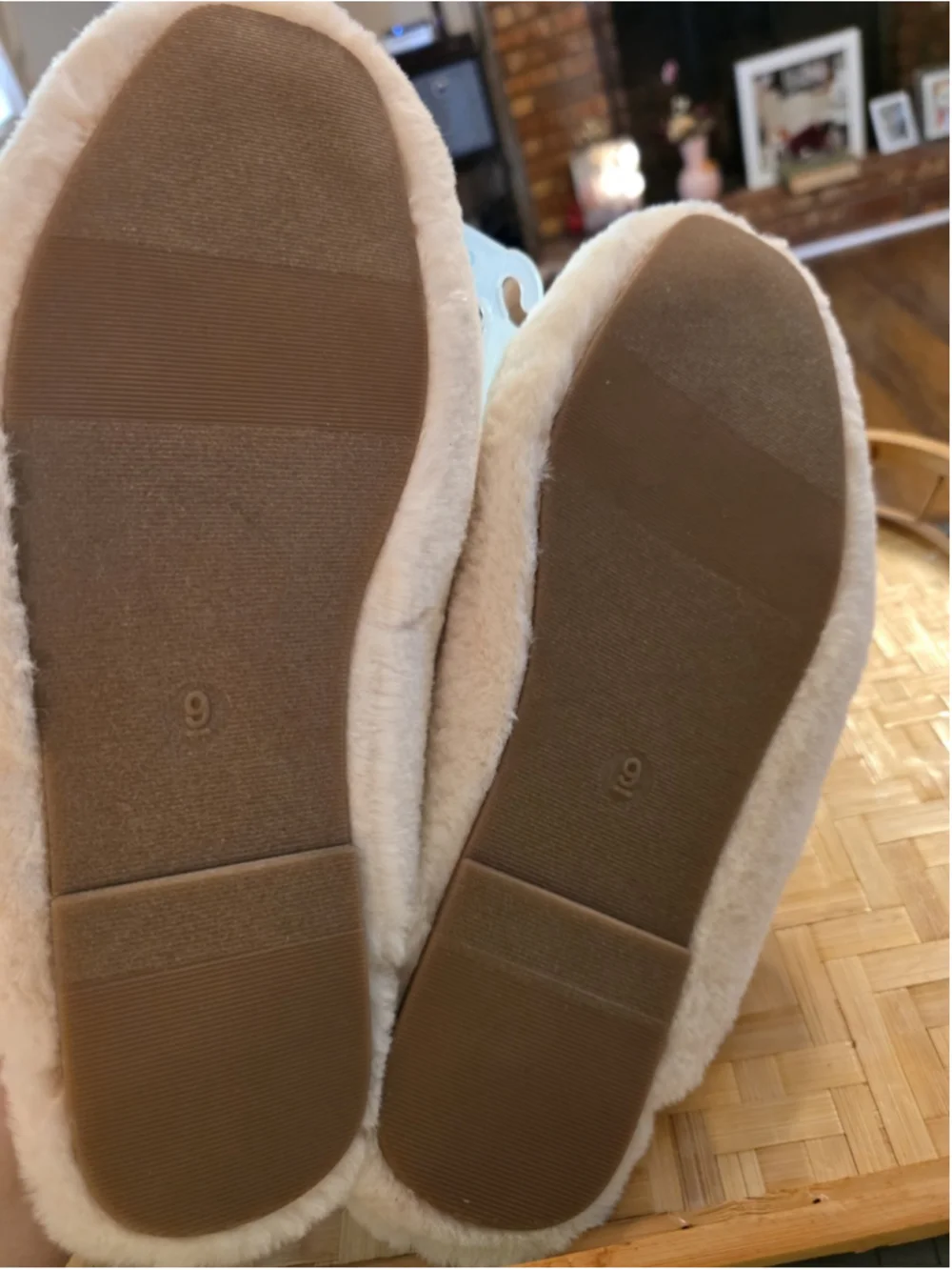 Universal Thread Women's Cream Fuzzy Slip-On Closed Toe Slippers Size 9 - Picture 6 of 10